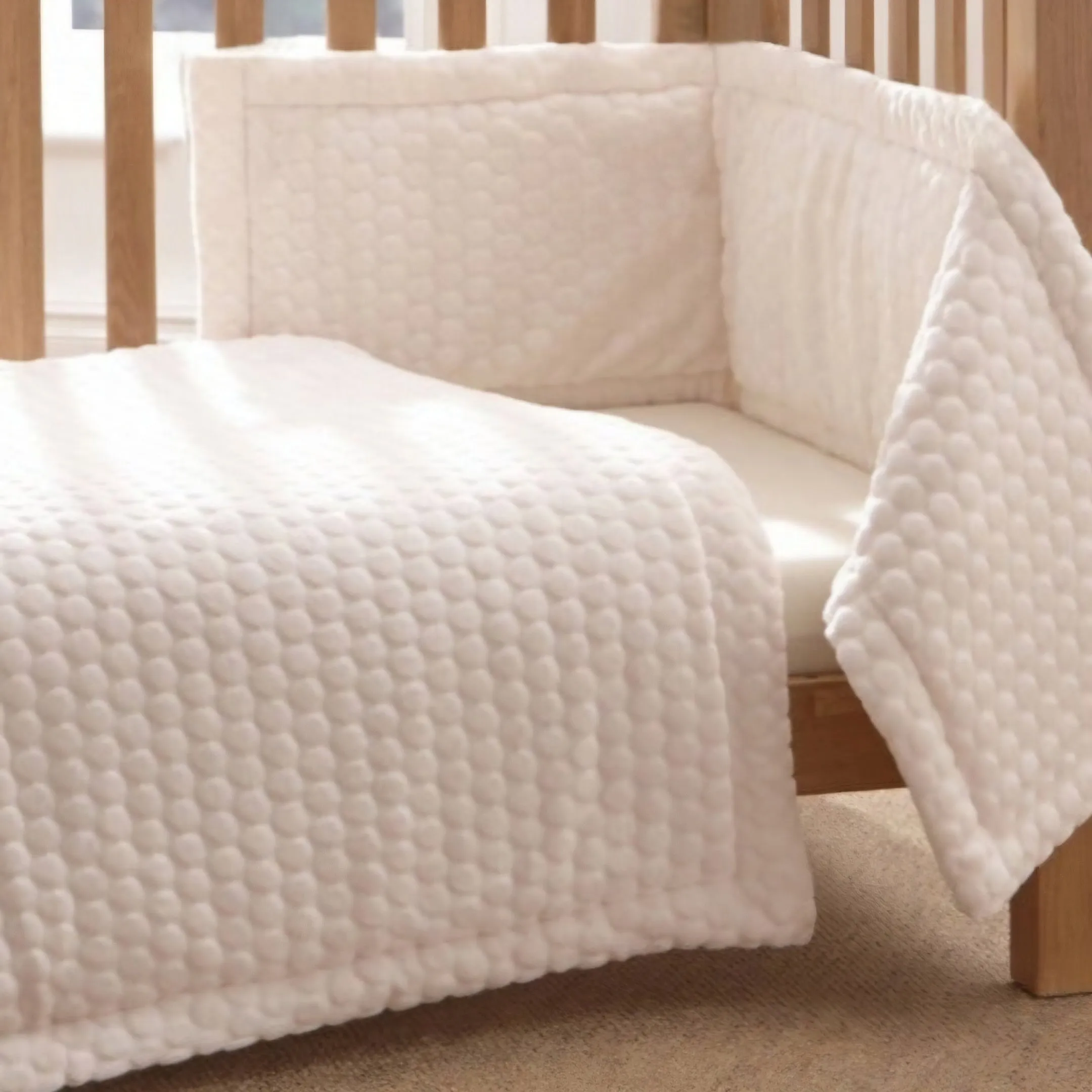 Clair-de-lune Marshmallow Quilt and Bumper Set Cream