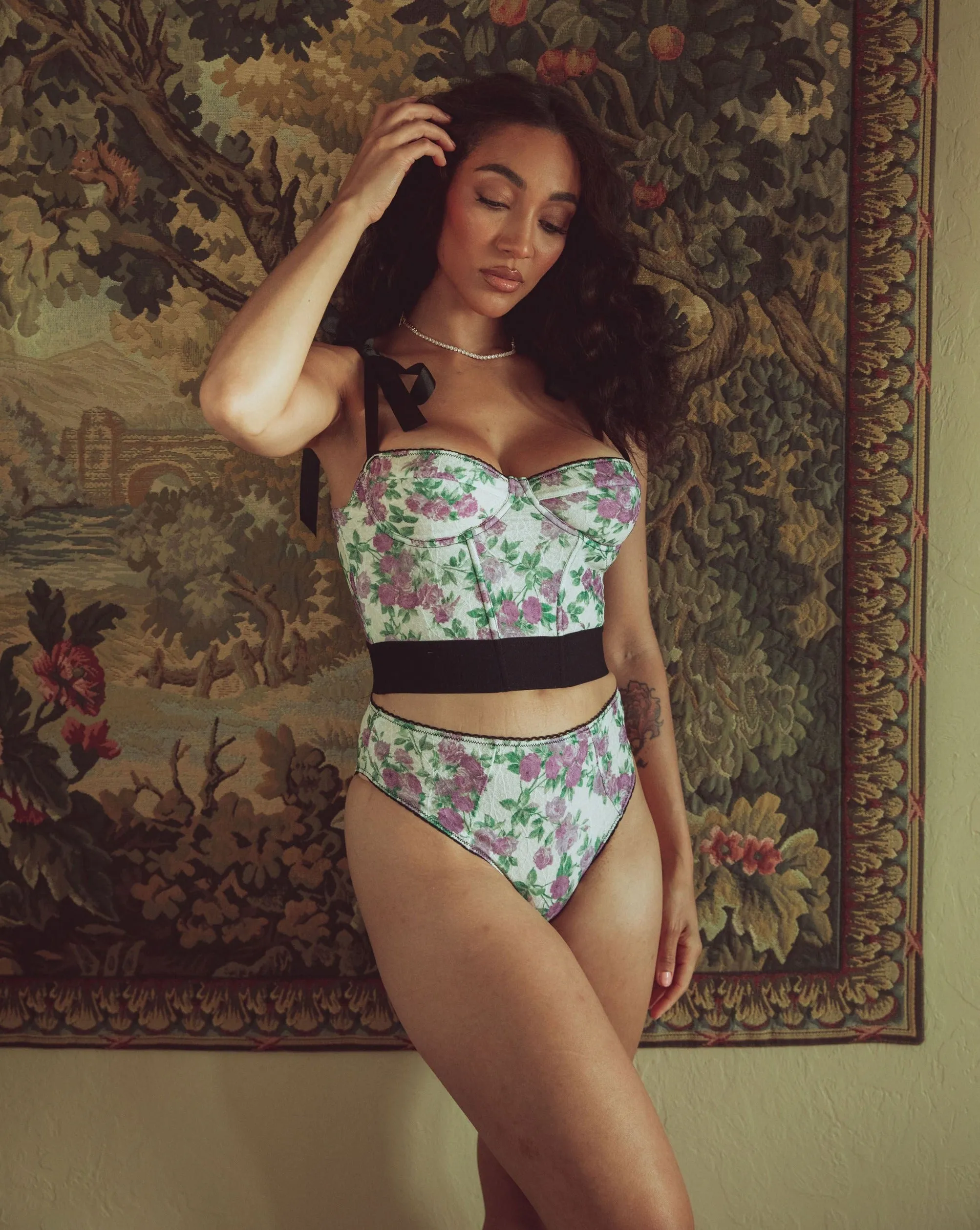 LACE BUSTIER