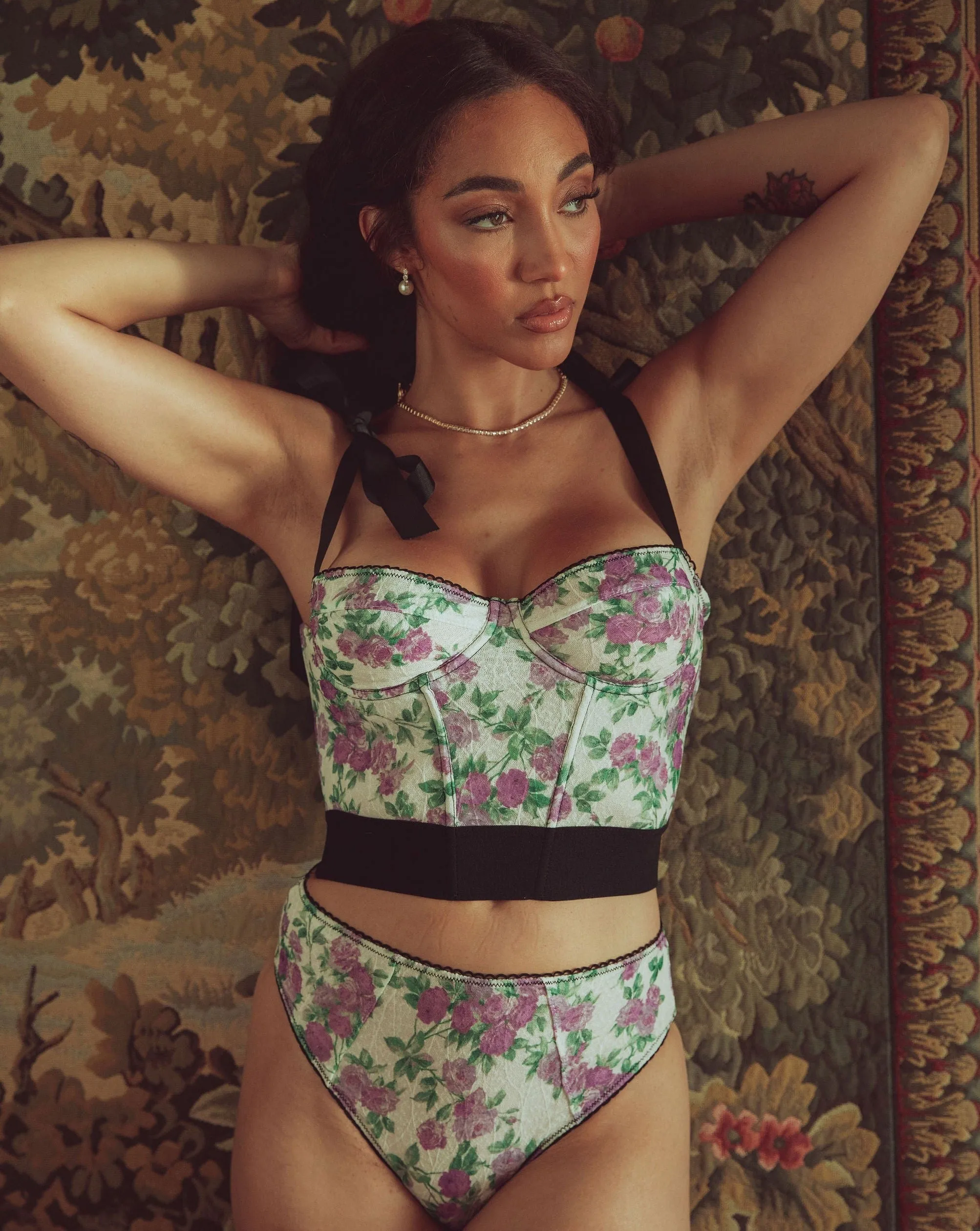 LACE BUSTIER